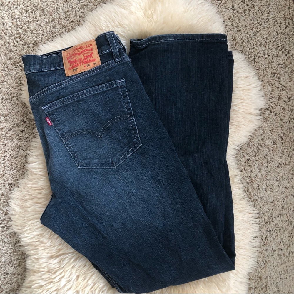 Men’s Dark Wash Levi Jeans
